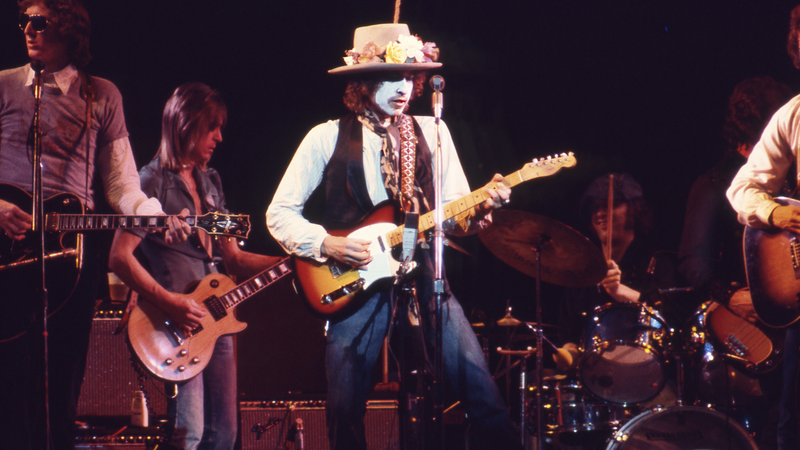 Illustration for article titled Martin Scorsese digs up a lost Bob Dylan tour in the slippery Netflix concert film Rolling Thunder